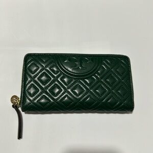 Tory Burch Fleming Continental Zip wallet- army green - used